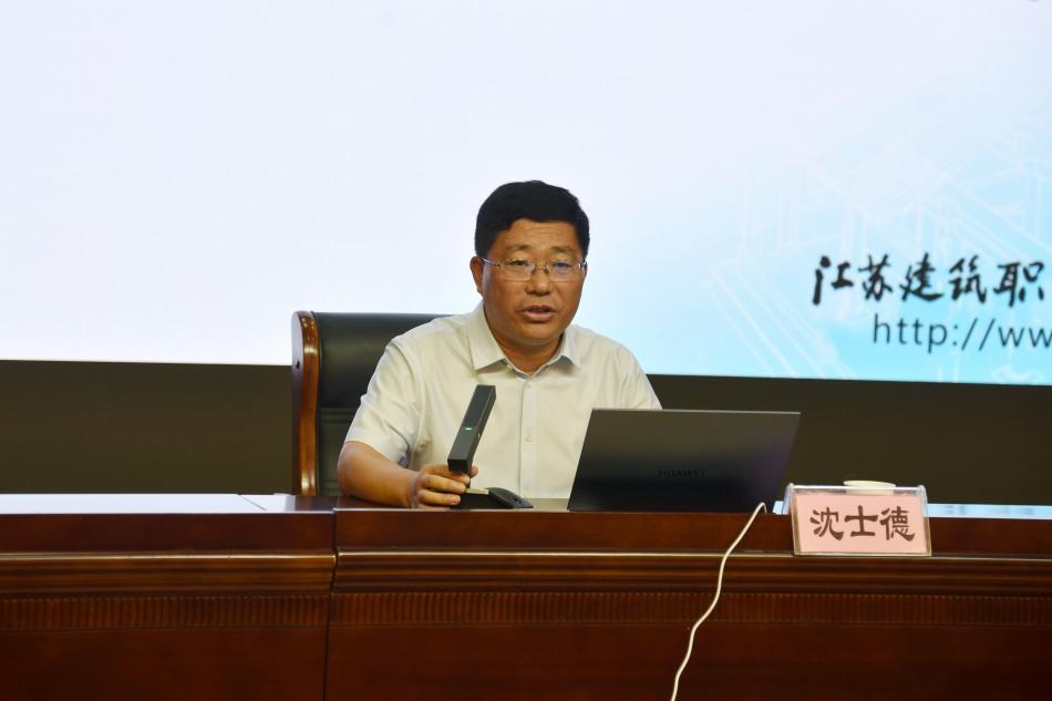 讲座-专家4.jpg 讲座-专家4.jpg